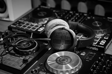 Hoopr team celebrating ₹4 crore Pre-Series A funding to scale its AI-powered music licensing platform.